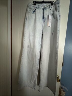 Light Wash Wide Leg Jeans